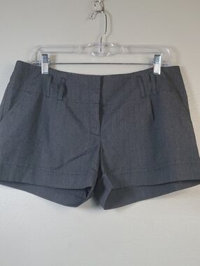 Flirtatious Classic Women's Gray Dress Shorts. Juniors 13